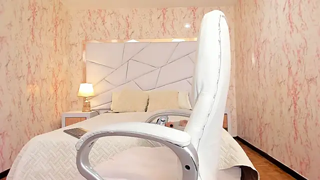 Emily Whinfre online show from January 2026 08:37:01 PM