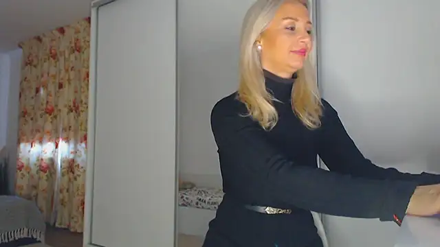 merlyn4 online show from November 2025 11:15:02 AM