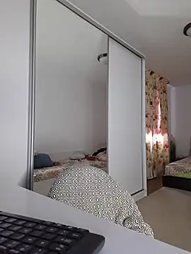 merlyn4 online show from December 2025 10:39:01 AM