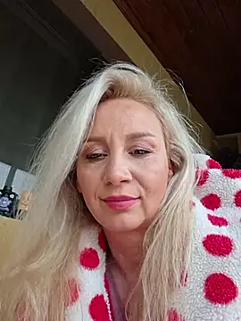 merlyn4 online show from November 2025 12:20:01 PM