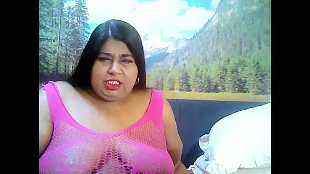 Snapshot of indianhoney694u chatting on October 2025 05:20:01 AM indianhoney694u online show from October 2025 05:20:01 AM