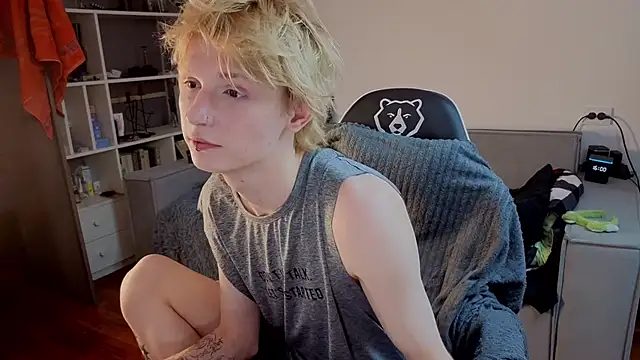 Your avatar online show from October 2025 01:01:02 PM