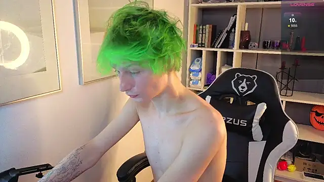 Your avatar online show from November 2025 01:28:01 AM