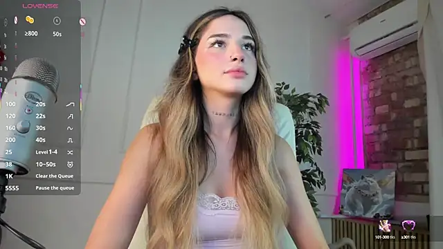 Snapshot of Blessed_Molly chatting on September 2025 07:04:02 AM Blessed Molly online show from September 2025 07:04:02 AM