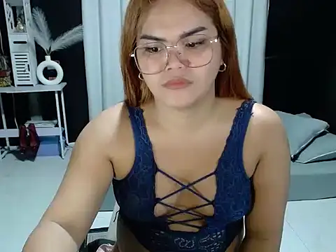 Snapshot of KylieSmith chatting on December 2025 04:57:01 PM KylieSmith online show from December 2025 04:57:01 PM