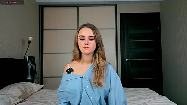 Hazel Reed online show from October 2025 02:49:01 PM