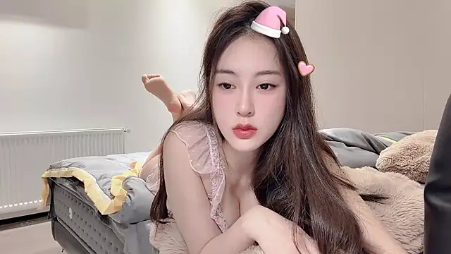 Snapshot of Aquarius-002 chatting on November 2025 12:42:02 PM Aquarius-002 online show from November 2025 12:42:02 PM