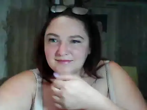 Snapshot of AngelQSky chatting on October 2025 07:27:01 PM AngelQSky online show from October 2025 07:27:01 PM
