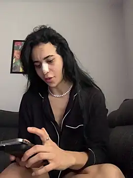 itsyourgirltee online show from December 2025 11:53:01 AM