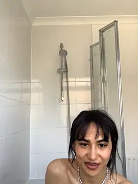 itsyourgirltee online show from April 2026 04:21:01 PM