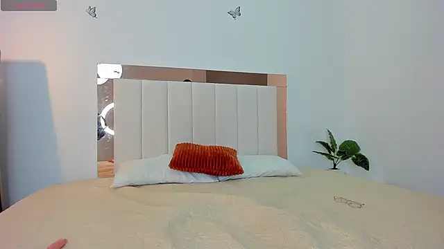 Doll Isa  online show from January 2026 06:33:01 PM