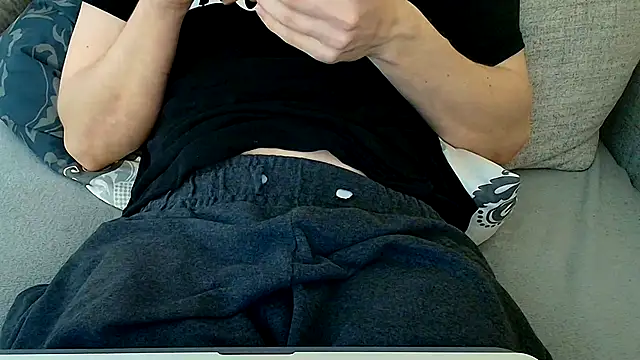 Breezydicksn online show from May 2026 09:45:01 PM
