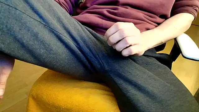 Breezydicksn online show from April 2026 08:37:02 PM