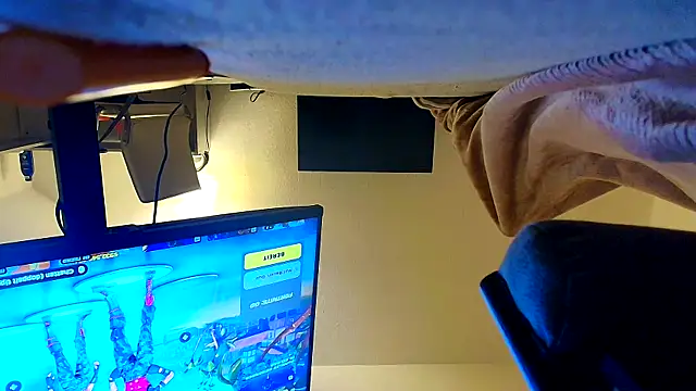 Breezydicksn online show from April 2026 08:06:01 PM