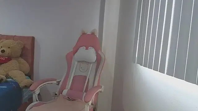 Snapshot of Crystal_Star_ chatting on October 2025 01:23:01 PM Crystal Star online show from October 2025 01:23:01 PM