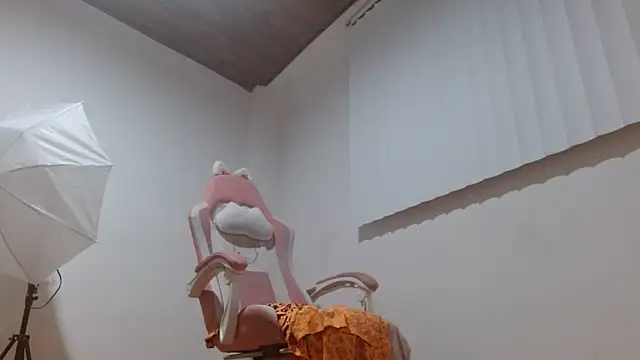 Snapshot of Crystal_Star_ chatting on December 2025 09:59:02 AM Crystal Star online show from December 2025 09:59:02 AM