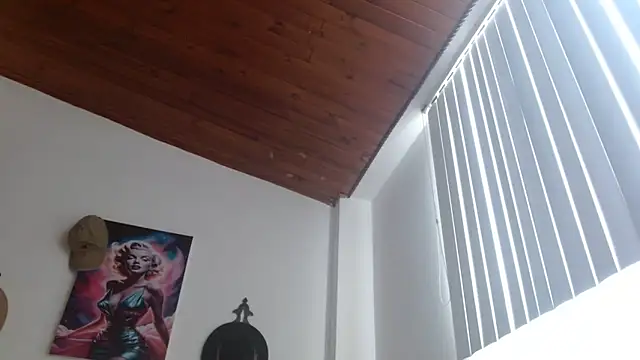 Crystal Star  online show from February 2026 04:15:01 PM