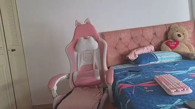 Snapshot of Crystal_Star_ chatting on October 2025 03:22:01 PM Crystal Star online show from October 2025 03:22:01 PM