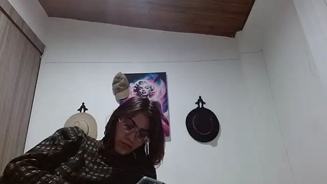 Crystal Star  online show from March 2026 12:21:01 AM