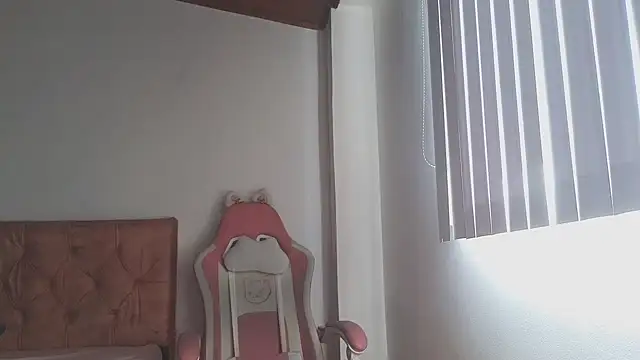 Snapshot of Crystal_Star_ chatting on October 2025 01:56:02 PM Crystal Star online show from October 2025 01:56:02 PM