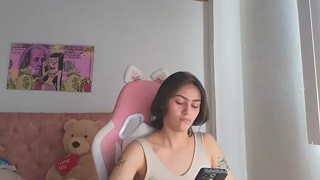 Snapshot of Crystal_Star_ chatting on November 2025 03:00:02 PM Crystal Star online show from November 2025 03:00:02 PM