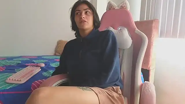 Snapshot of Crystal_Star_ chatting on November 2025 01:37:01 PM Crystal Star online show from November 2025 01:37:01 PM