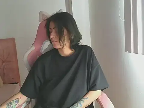 Snapshot of Crystal_Star_ chatting on November 2025 03:44:01 PM Crystal Star online show from November 2025 03:44:01 PM