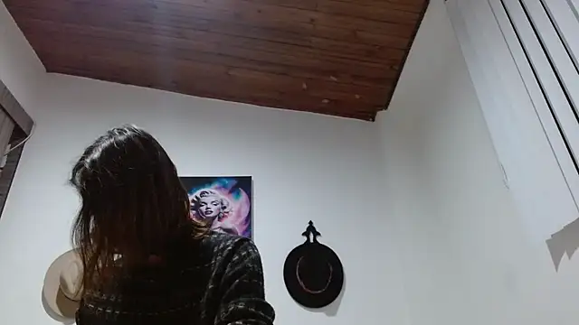 Crystal Star  online show from February 2026 12:57:01 AM