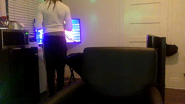 Diodre Benyoon online show from December 2025 01:49:02 AM