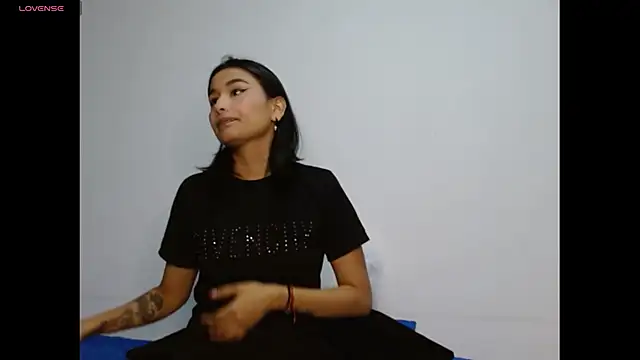 Snapshot of Gia_Lee chatting on November 2025 02:22:02 AM Gia Lee online show from November 2025 02:22:02 AM