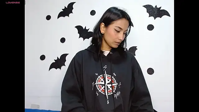 Snapshot of Gia_Lee chatting on October 2025 03:07:02 AM Gia Lee online show from October 2025 03:07:02 AM