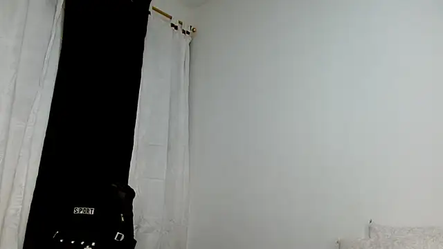 Snapshot of Gia_Lee chatting on September 2025 04:13:02 AM Gia Lee online show from September 2025 04:13:02 AM