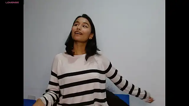 Snapshot of Gia_Lee chatting on November 2025 03:10:02 AM Gia Lee online show from November 2025 03:10:02 AM