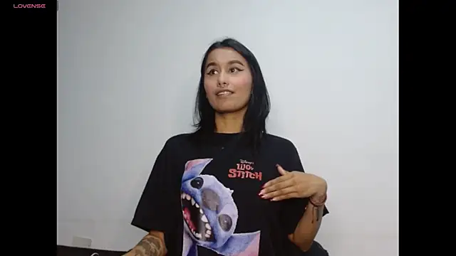 Snapshot of Gia_Lee chatting on November 2025 02:39:02 AM Gia Lee online show from November 2025 02:39:02 AM