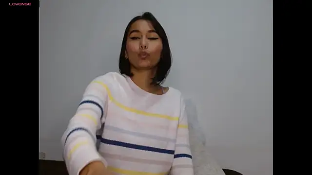 Snapshot of Gia_Lee chatting on December 2025 02:21:01 AM Gia Lee online show from December 2025 02:21:01 AM