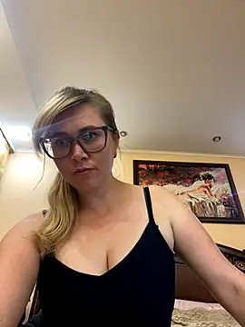 Crystal00Girl online show from October 2025 07:04:02 PM