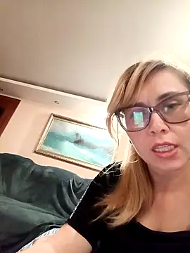 Crystal00Girl online show from October 2025 08:54:01 PM