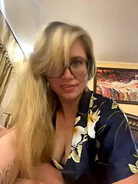 Crystal00Girl online show from October 2025 08:00:01 PM