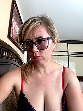 Crystal00Girl online show from September 2025 08:47:02 AM