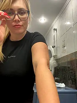 Crystal00Girl online show from October 2025 03:56:02 PM