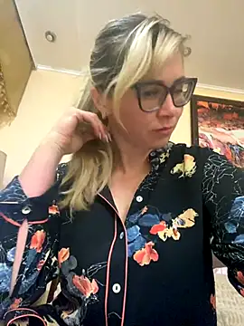 Crystal00Girl online show from September 2025 08:36:01 PM
