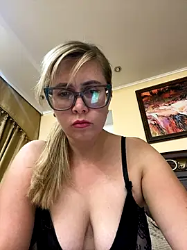 Crystal00Girl online show from September 2025 09:48:01 PM