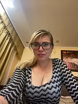 Crystal00Girl online show from September 2025 08:59:02 PM