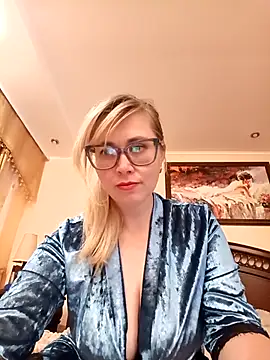 Crystal00Girl online show from October 2025 09:12:01 PM