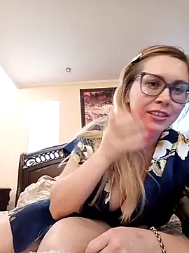 Crystal00Girl online show from November 2025 01:11:02 AM