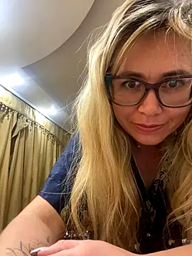 Crystal00Girl online show from October 2025 12:22:02 AM