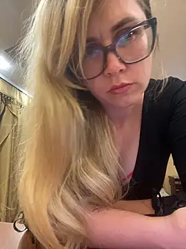 Crystal00Girl online show from October 2025 07:48:02 PM