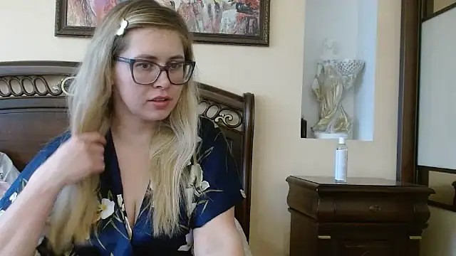 Crystal00Girl online show from November 2025 09:57:01 AM