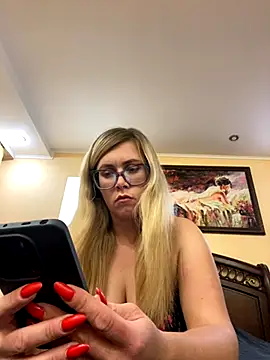 Crystal00Girl online show from October 2025 08:52:01 PM