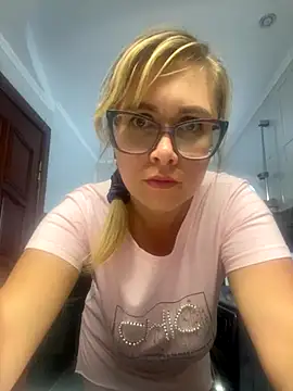 Crystal00Girl online show from September 2025 11:47:02 AM